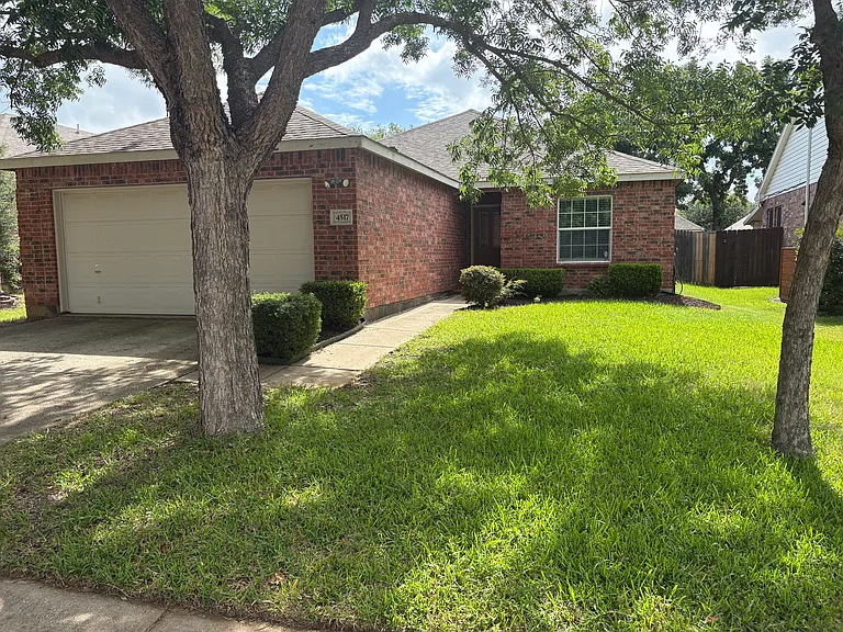 4517 Fox Sedge Ln — Photo 2