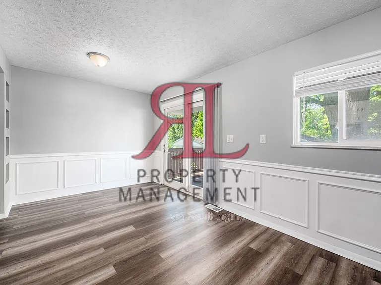 363 Regents Rd — Photo 7