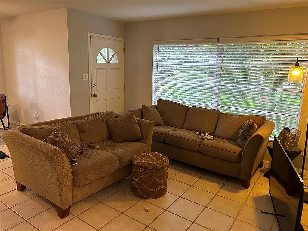 2 bed, 1.0 bath, 877 sqft, $2,125 — Photo 3