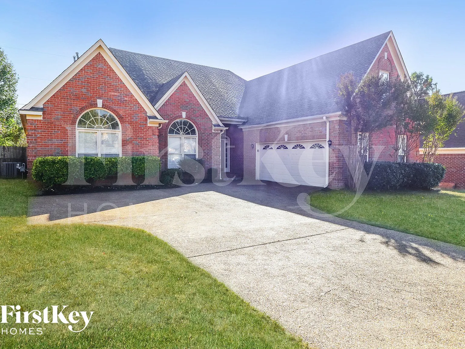 3 bed, 2.0 bath, 2220 sqft, $1,870 — Photo 2