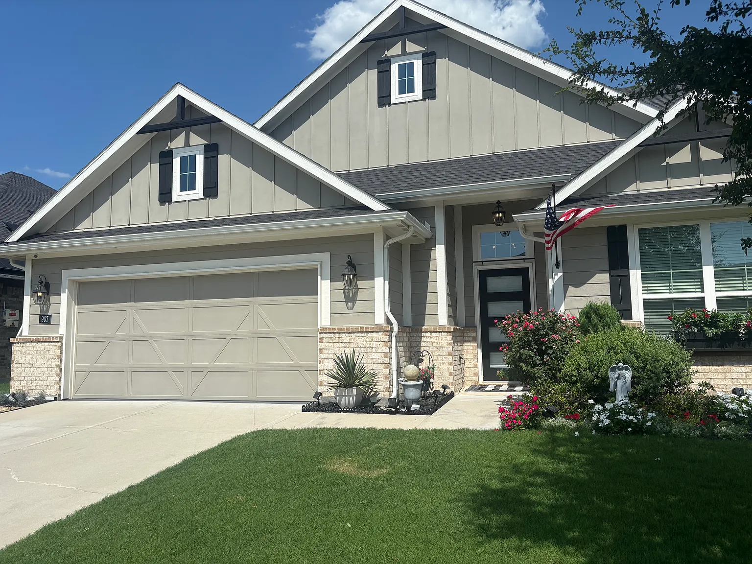 4 bed, 1954 sqft, $2,300 — Photo 1