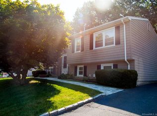 39 Pinecrest Dr, Waterbury, CT 06708