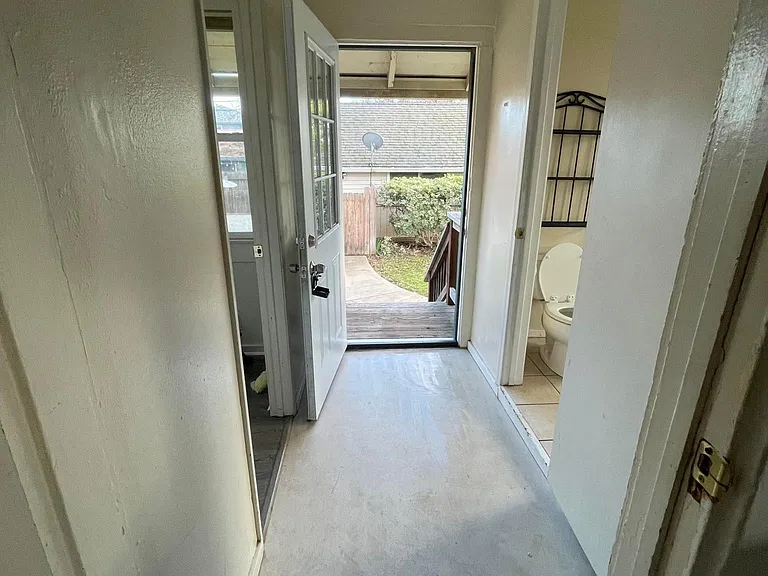 345 W 1st Ave — Photo 15