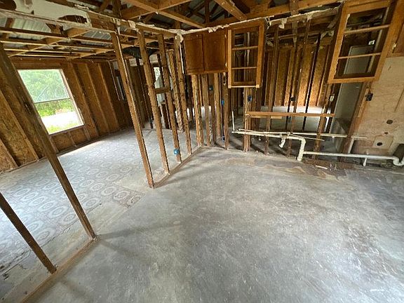 5th image of 310 3rd St