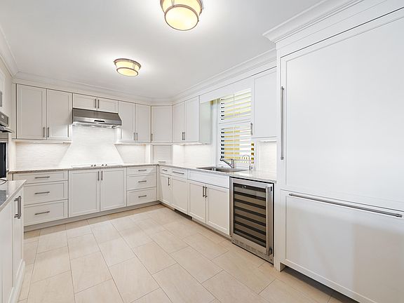 4th image of 200 Beach Road #202