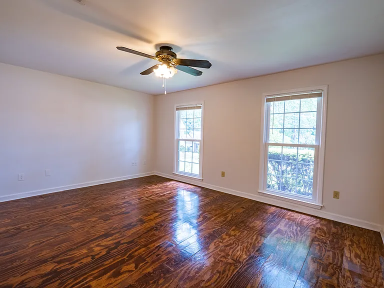 2496 Leeshire Rd #1 — Photo 6