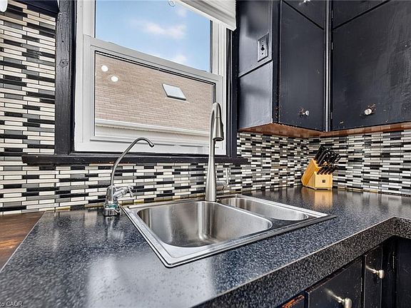 4th image of 302 E 28th St