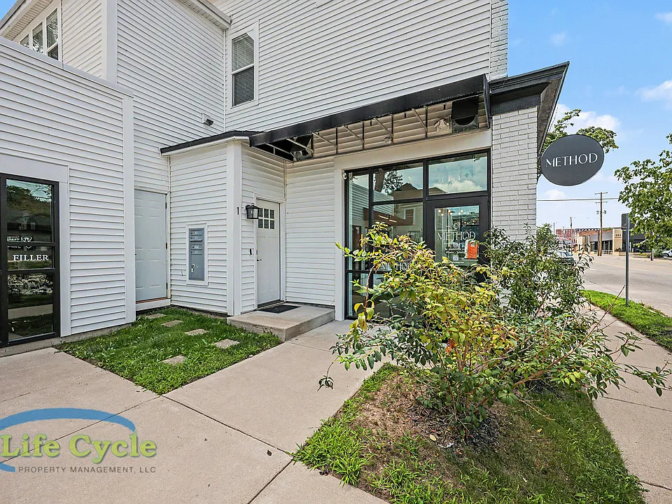 900 Michigan St NE #1