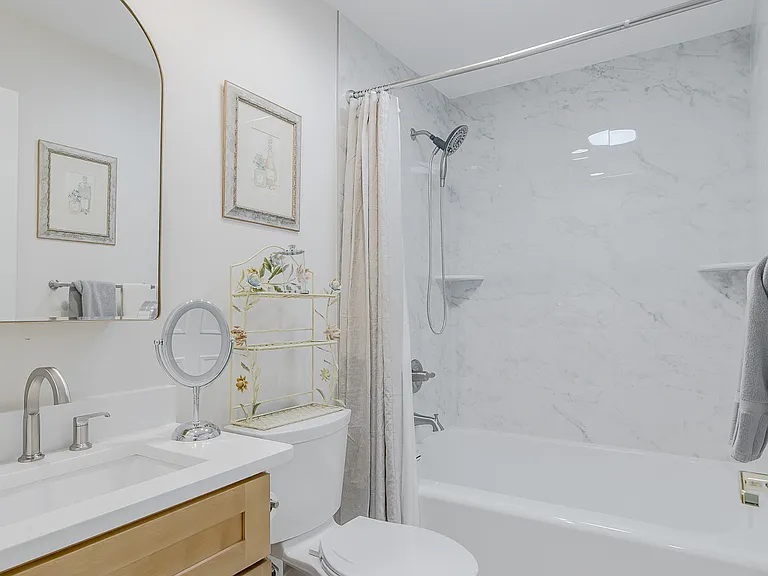 300 Stratford Ln #300 — Photo 7