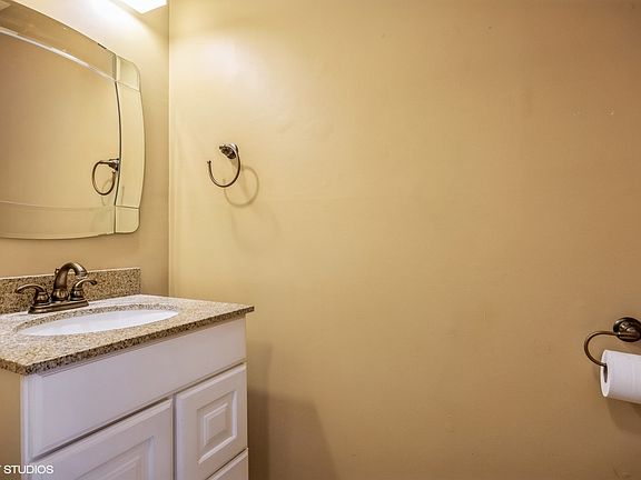 5th image of 1129 Greenwood Cir #1129
