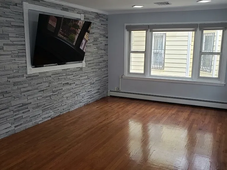 126 Bay 8th St — Photo 2