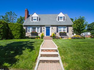 32 Edgemere Rd, Garden City, NY 11530