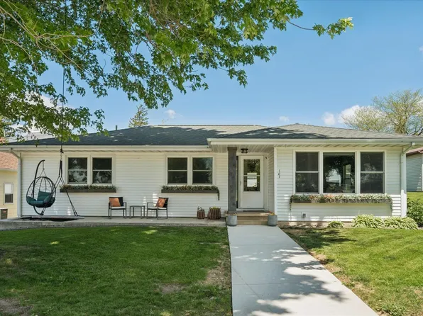 107 1st St SE, Epworth, IA 52045