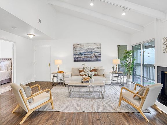 4th image of 19220 Vineyard Ln