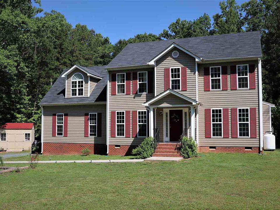 1st image of 203 Boxwood Ln