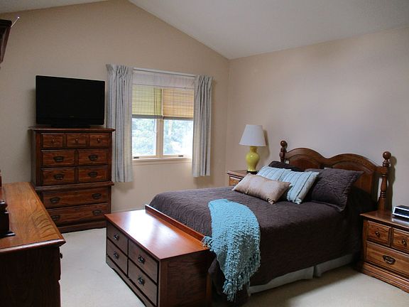 4th image of 10 Leeward Ln