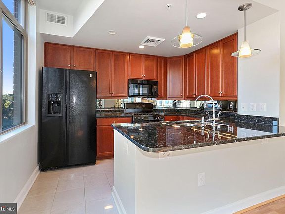 4th image of 1000 N Randolph St APT 503