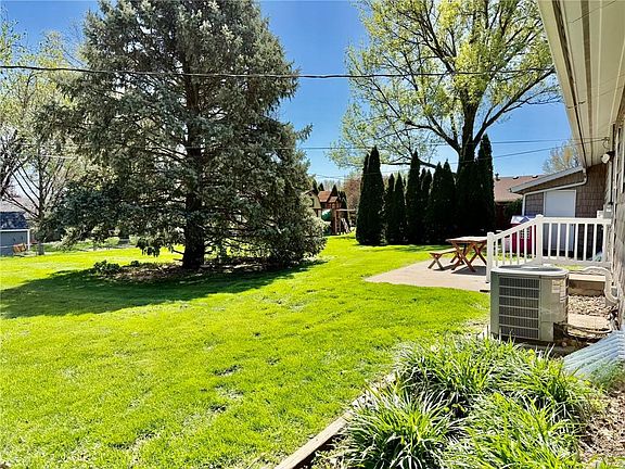 3rd image of 1231 Crestview Dr
