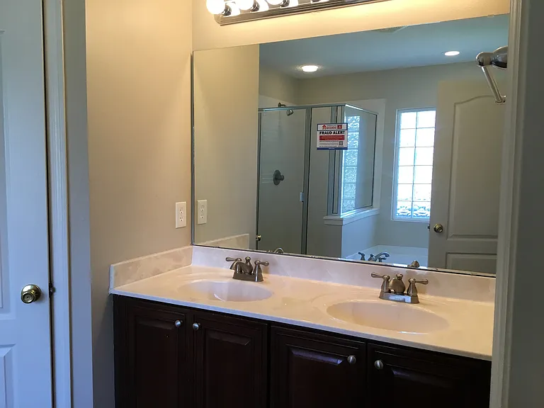 2320 Brian Lakes Dr E — Photo 10