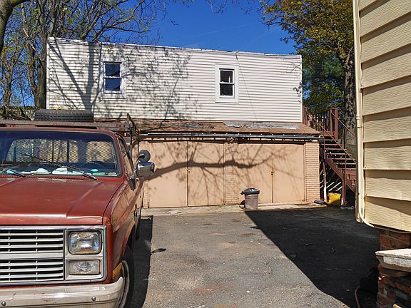 2nd image of 639-641 S 19th St