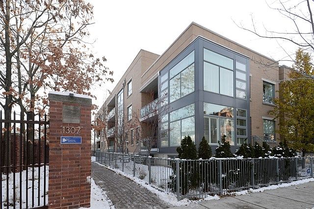 1st image of 1307 W Wrightwood Ave APT 204