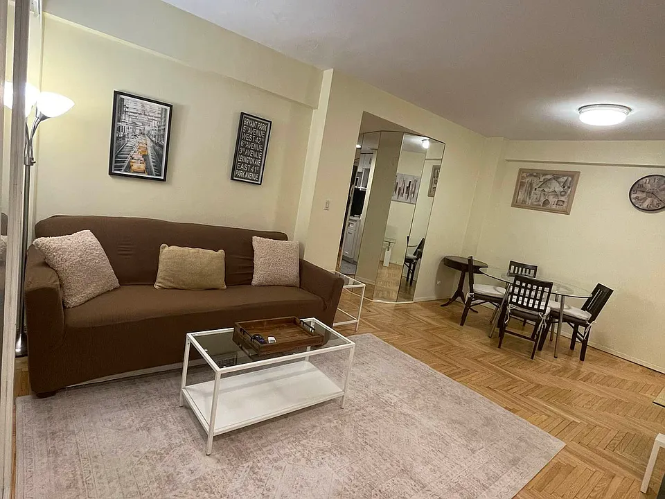 210 E 47th St #6K