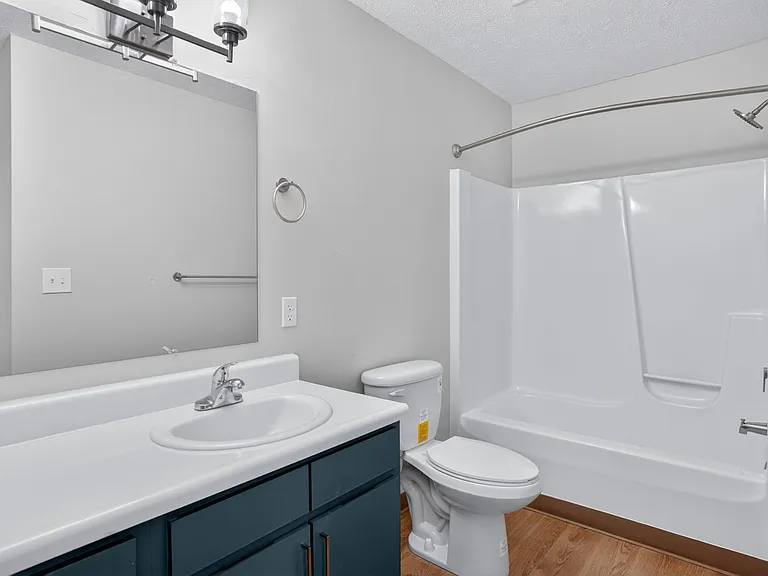 Lakeside Apartments — Photo 6