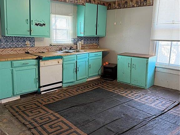 2nd image of 400 E North Main St