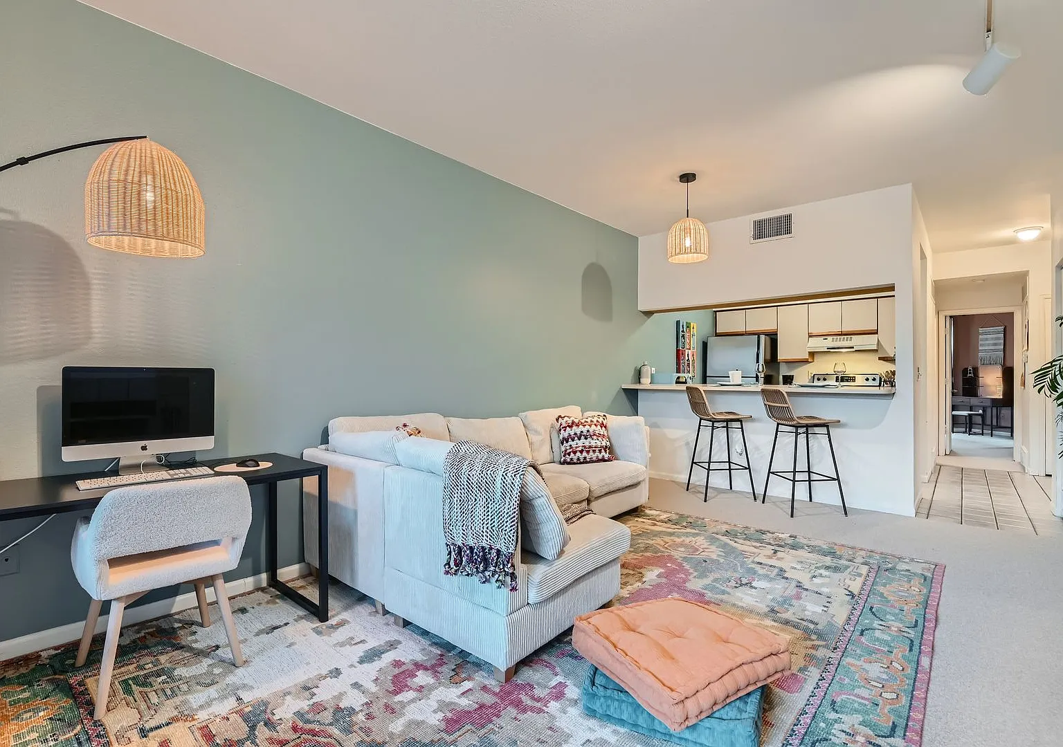 Urban Oasis: Cozy Furnished 1 BDR in Boulder — Photo 1
