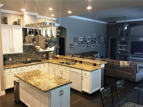 3rd image of 10555 Greensprings Dr