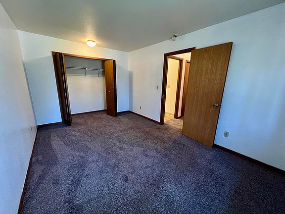 5th image of 421 Balderson St