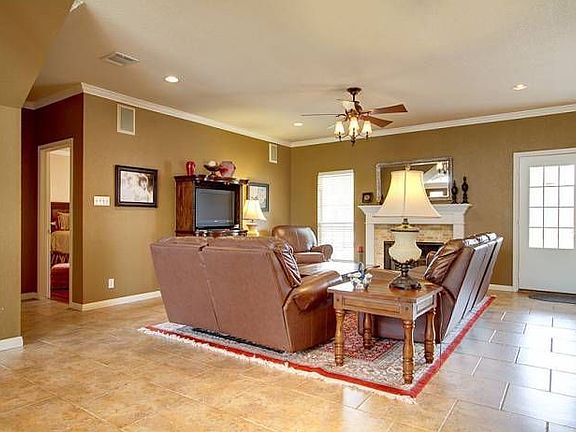 2nd image of 1401 Brighton Cir