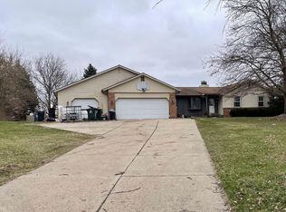 485 Waldon Rd, Orion, MI 48359