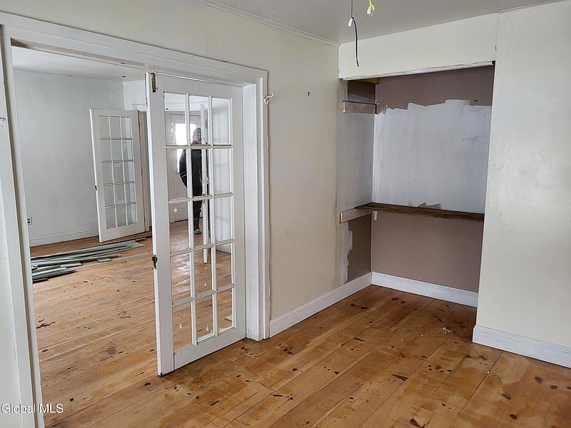 4th image of 111 Park Place