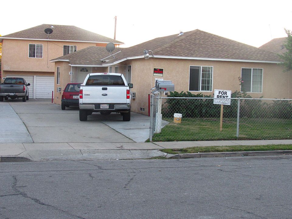 2nd image of 233 W 14th St