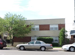 4347 W 63rd St APT 2B, Chicago, IL 60629