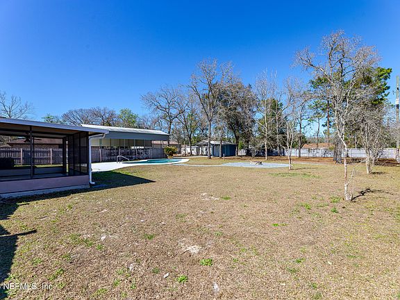 5th image of 8805 COUNTRY WOODS Court