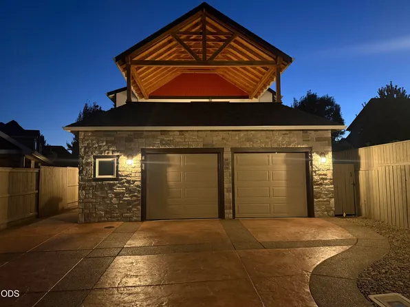 1184 Rutherford Dr, Medford, OR 97504