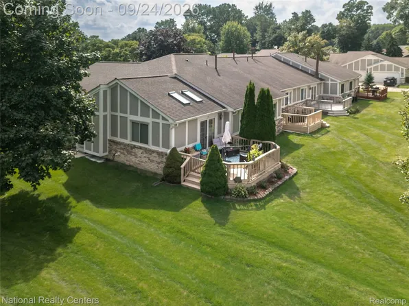 42186 Blossom Ln #40, Clinton Township, MI 48038