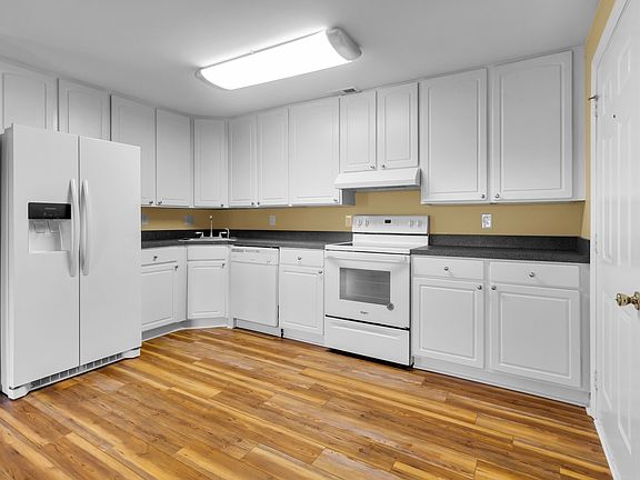 2nd image of 501 Queen St