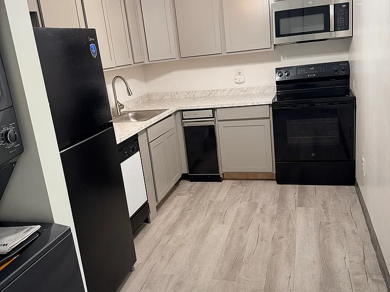 2831 31st Pl NE — Photo 7