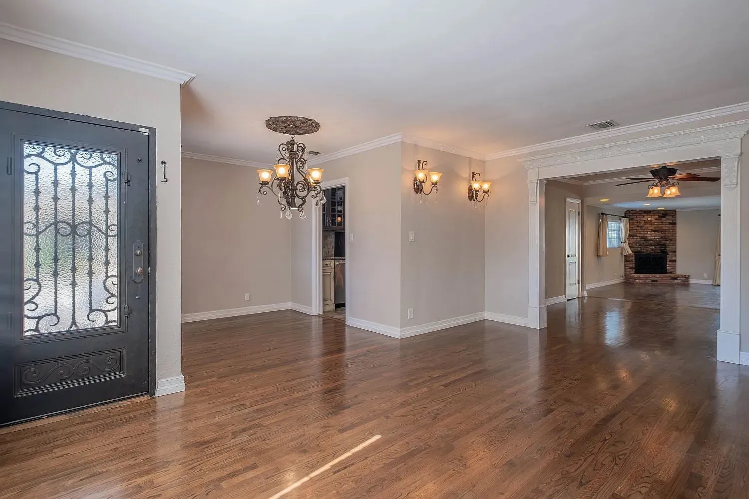 8538 Remick Ave — Photo 2
