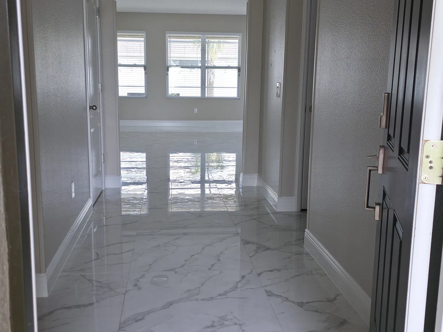 4 bed, 2345 sqft, $3,200 — Photo 4
