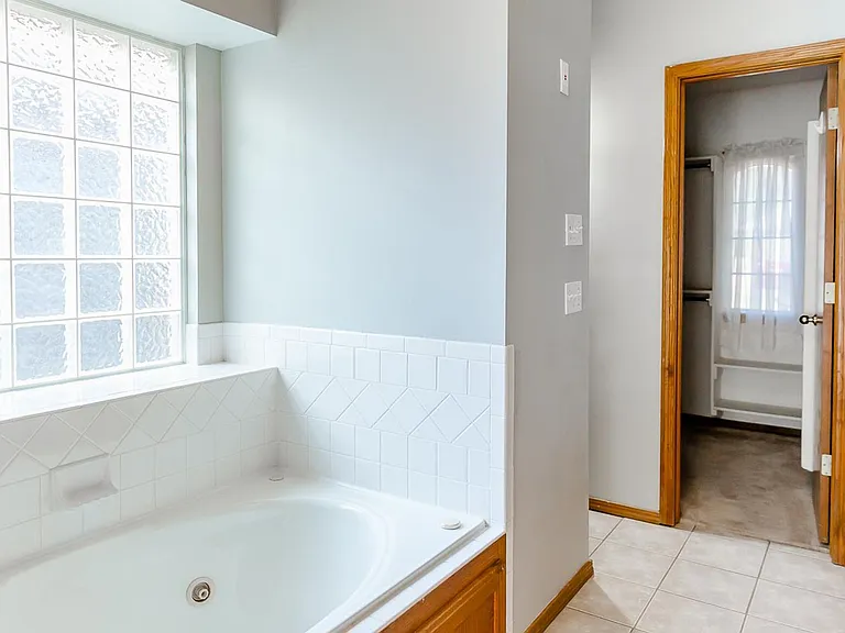 211 Oakdale Dr — Photo 17