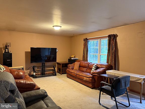 3rd image of 10374 Tower Rd