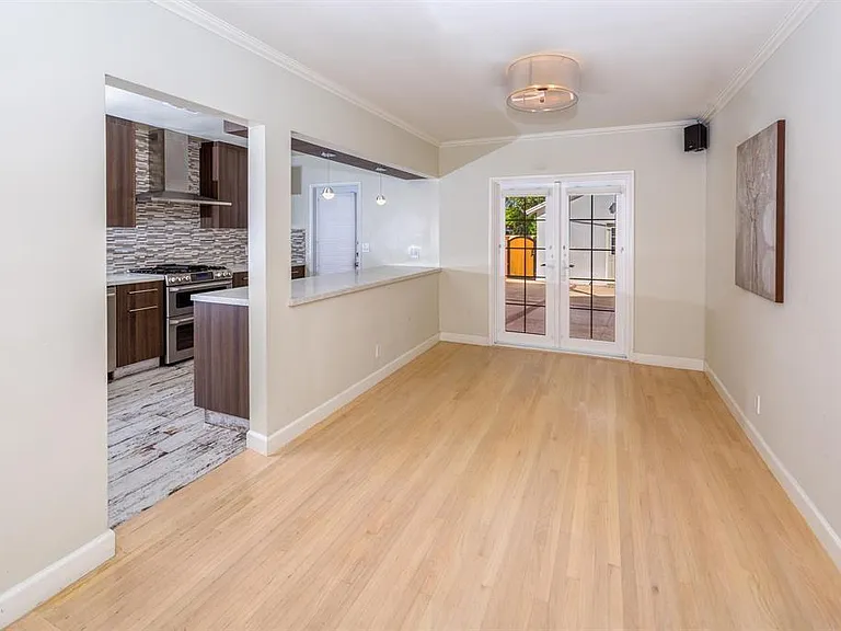 3960 Mayfield Ave — Photo 6