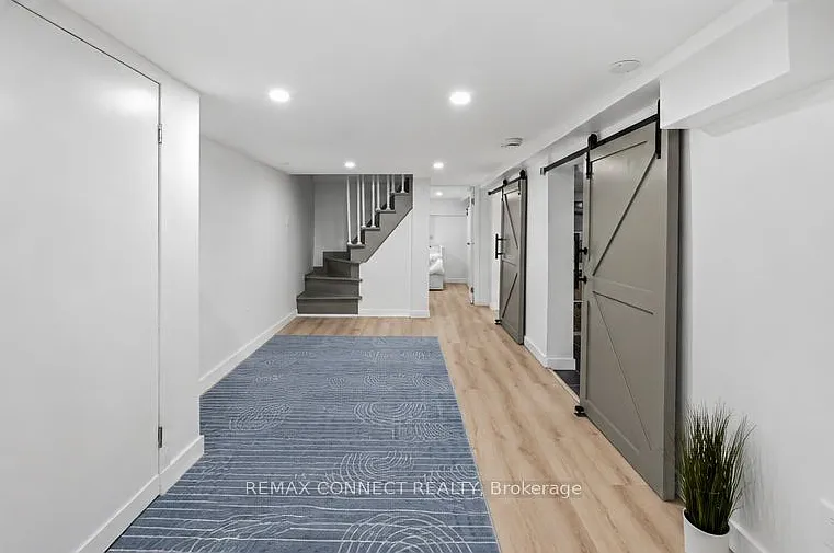60 Woodbury Rd — Photo 34