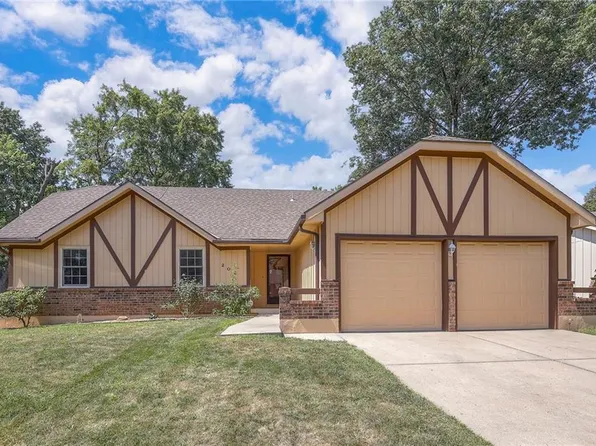 202 NE Crescent St, Lees Summit, MO 64086