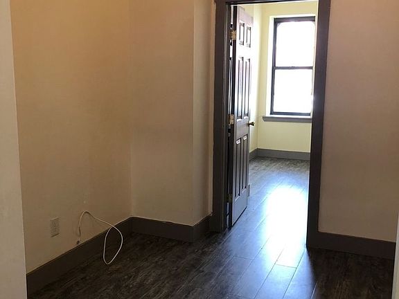 3rd image of 430 Halsey St #1