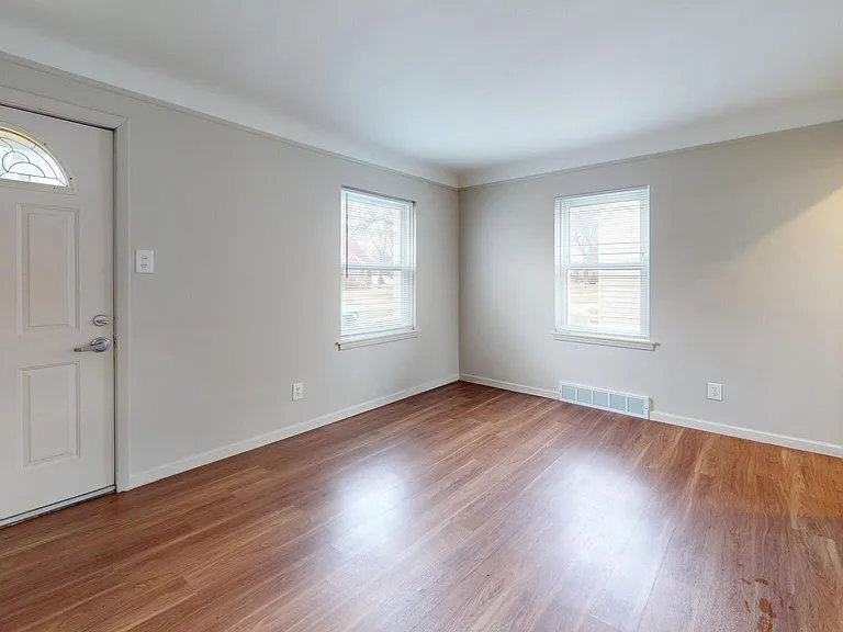 24622 Cloverlawn St — Photo 8